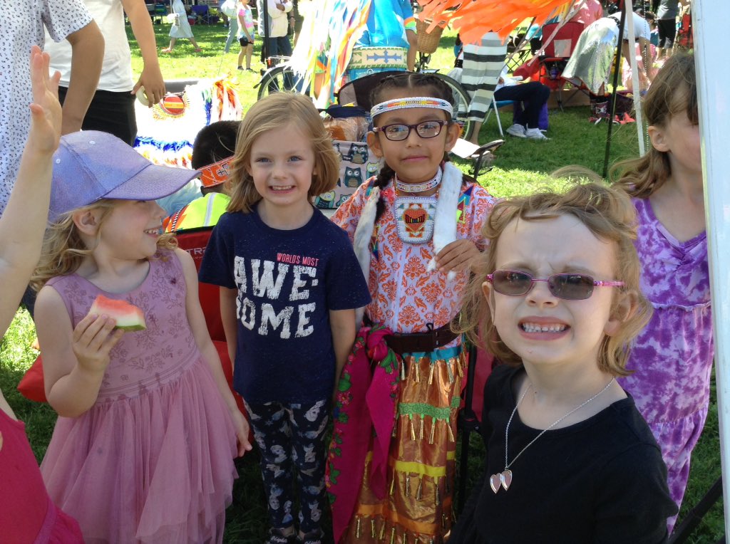 WortleyFDK's tweet photo. @WortleyTVDSB #indigenoussolidarityday #fnmitvdsb cultural learning with our community. Pow Wow on the green https://t.co/GP680Af8aQ