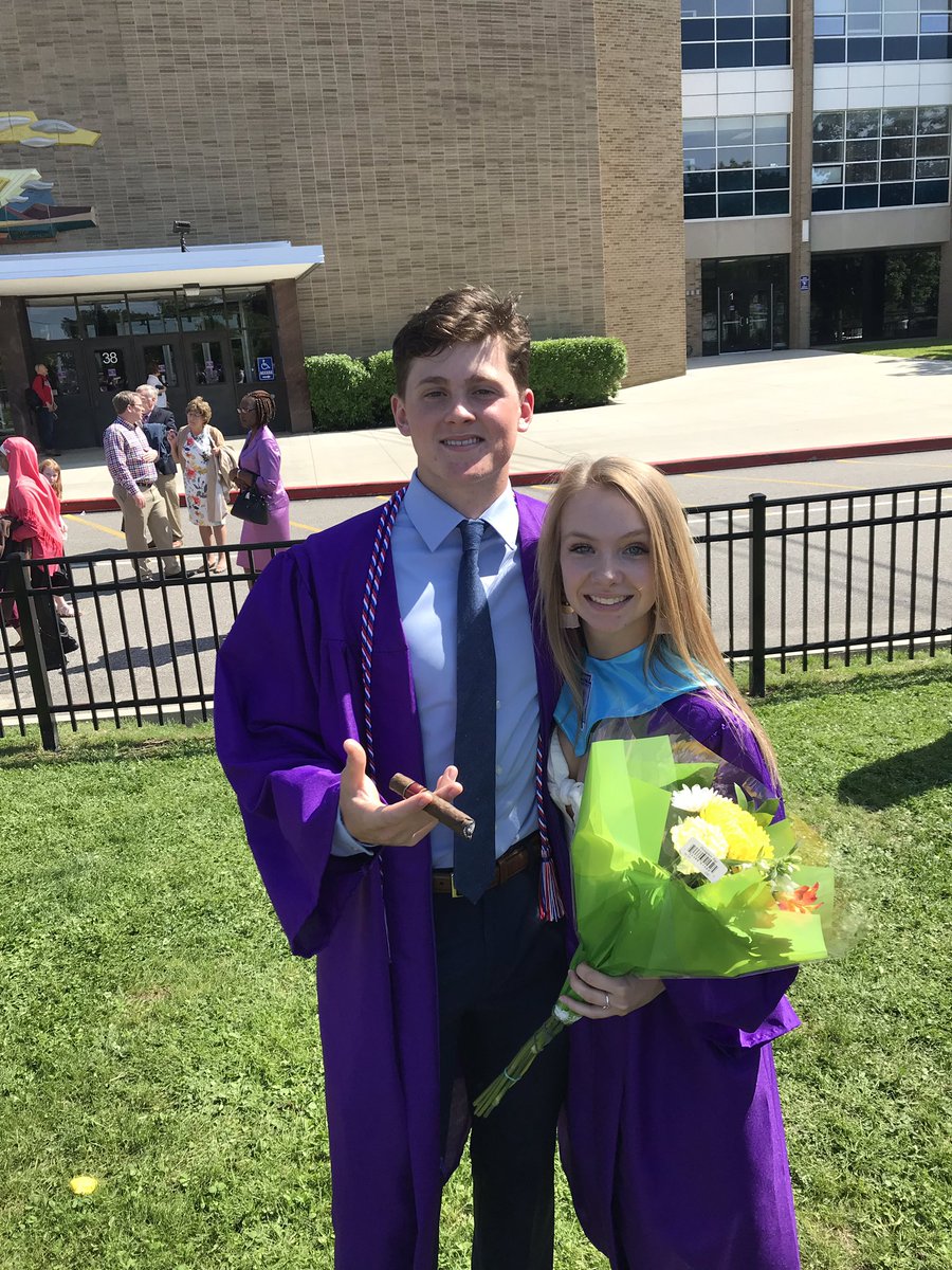 moormanjill's tweet photo. happy birthday to my elementary school bestie!!! thanks for all the fun mems, hope today is as amazing as you!! #maxamillion #5thgrade #neverforget 🎈🥳💙😊 @LewellMax https://t.co/JBuwBOwzPU