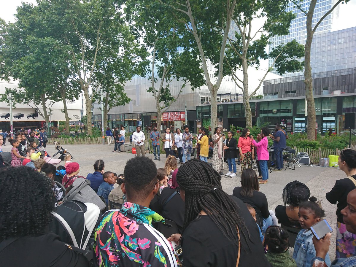 Generations_SSD's tweet photo. Nous vous souhaitons à toutes et à tous une belle fête de la musique. Profitez des beaux spectacles mis en oeuvre par des intervenant.e.s dévoué.e.s tout au long de l'année au côté des élèves, musiciens ou danseurs. Soutenons leurs actions partout, nottament dans nos quartiers. https://t.co/Nu09s5qLeh
