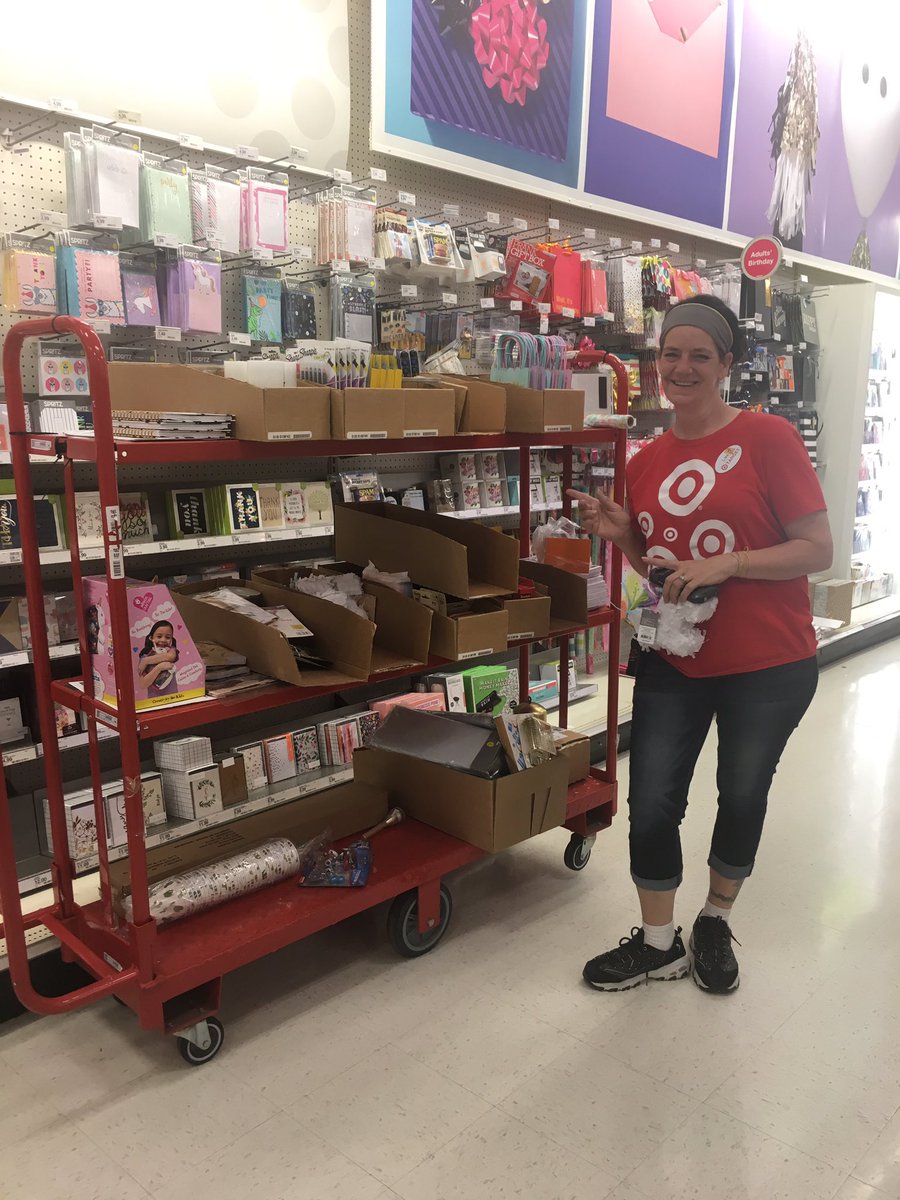 Lisa isn’t going to need that ladder anymore!  #DBO #Dedicated #FillTheFloor @KateSchultz1286 @T1286V <a href="/CT1286/">CharityT1286</a> @lisac_1286 <a href="/veramay11/">April Bengert</a> <a href="/jamaal_edwards/">Jamaal Edwards</a>