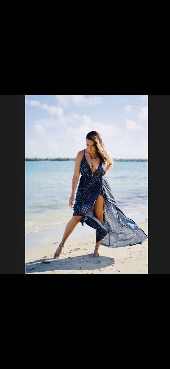 bevwild's tweet photo. Summer vibes....☀️🧡 https://t.co/fqigea0w5T