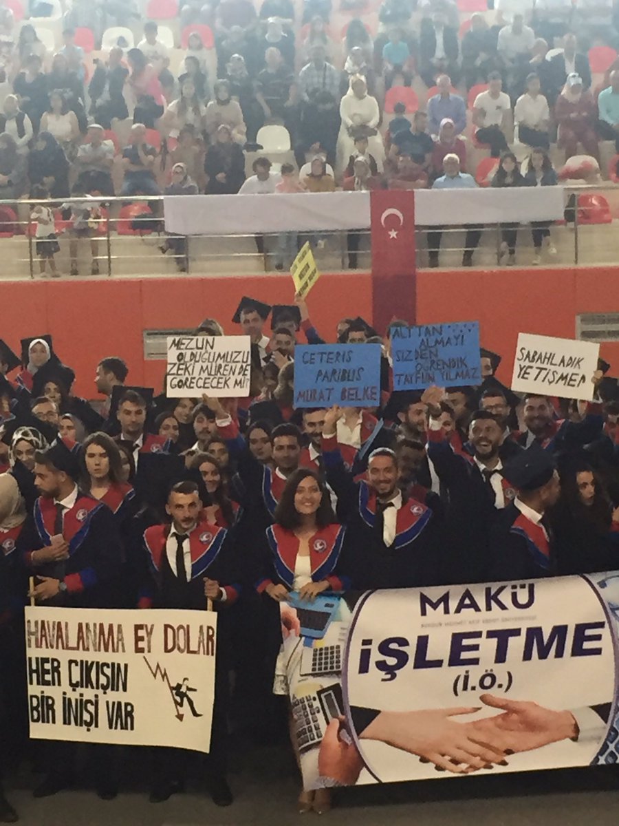 Burdur Mehmet Akif Ersoy Üniversitesi 2018-2019 Eğitim Öğretim Yılı Mezuniyet Töreni’ne katılarak gençlerimizin mutluluklarına ortak olduk. Mezun olan genç arkadaşlarımızı tebrik eder, hayatlarının geri kalan kısmında başarılar dilerim. Yolunuz ve bahtınız açık olsun...