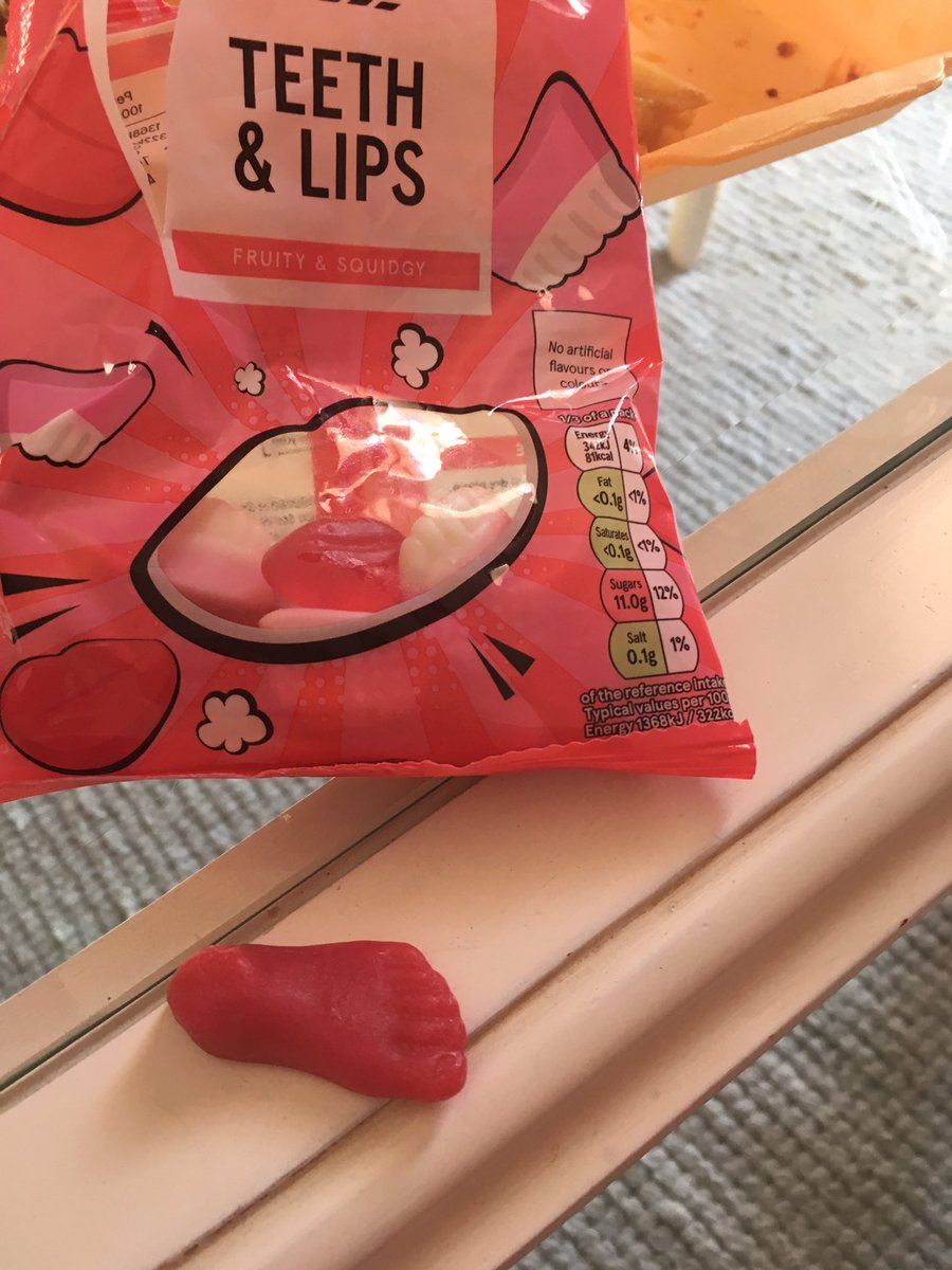 Sn0white74's tweet image. Erm ‘teeth, lips and feet! #tesco #wtf
