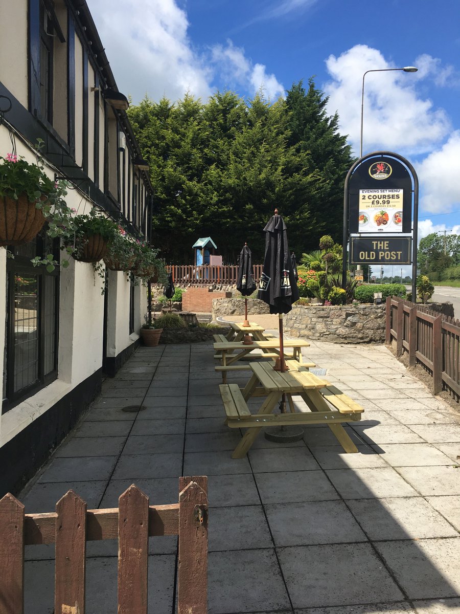 OldPostPub's tweet photo. Come and enjoy our new look outside area this weekend with great lunch time and evening offers. https://t.co/TomNtXJCkr