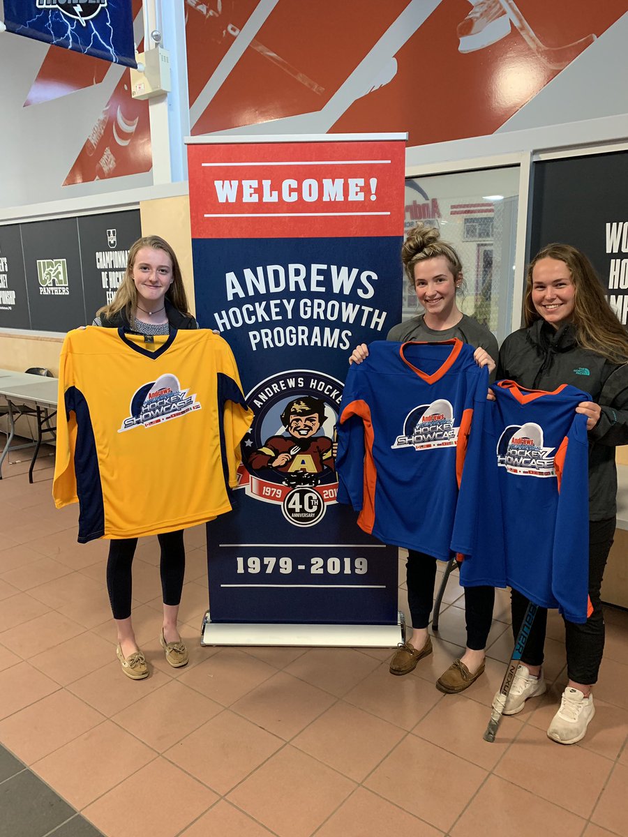 AndrewsHockey1's tweet photo. U-18 girls checking in to the showcase! Jerseys are looking sharp 👌🏻 https://t.co/y3l3Aitfo4