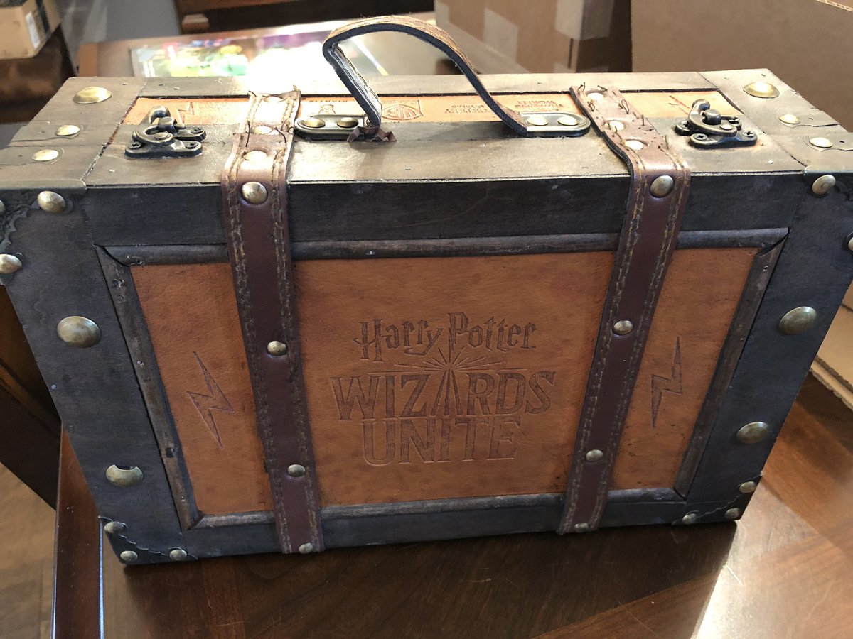 jack_p's tweet photo. So I was all “sup” and my friends at @wbgames were all like “sup” and this showed up today at my door. So awesome. @NianticLabs @HPWizardsUnite #GiftProvidedByWBGames #LongHashtagsFTW https://t.co/xWiRM0x0T1