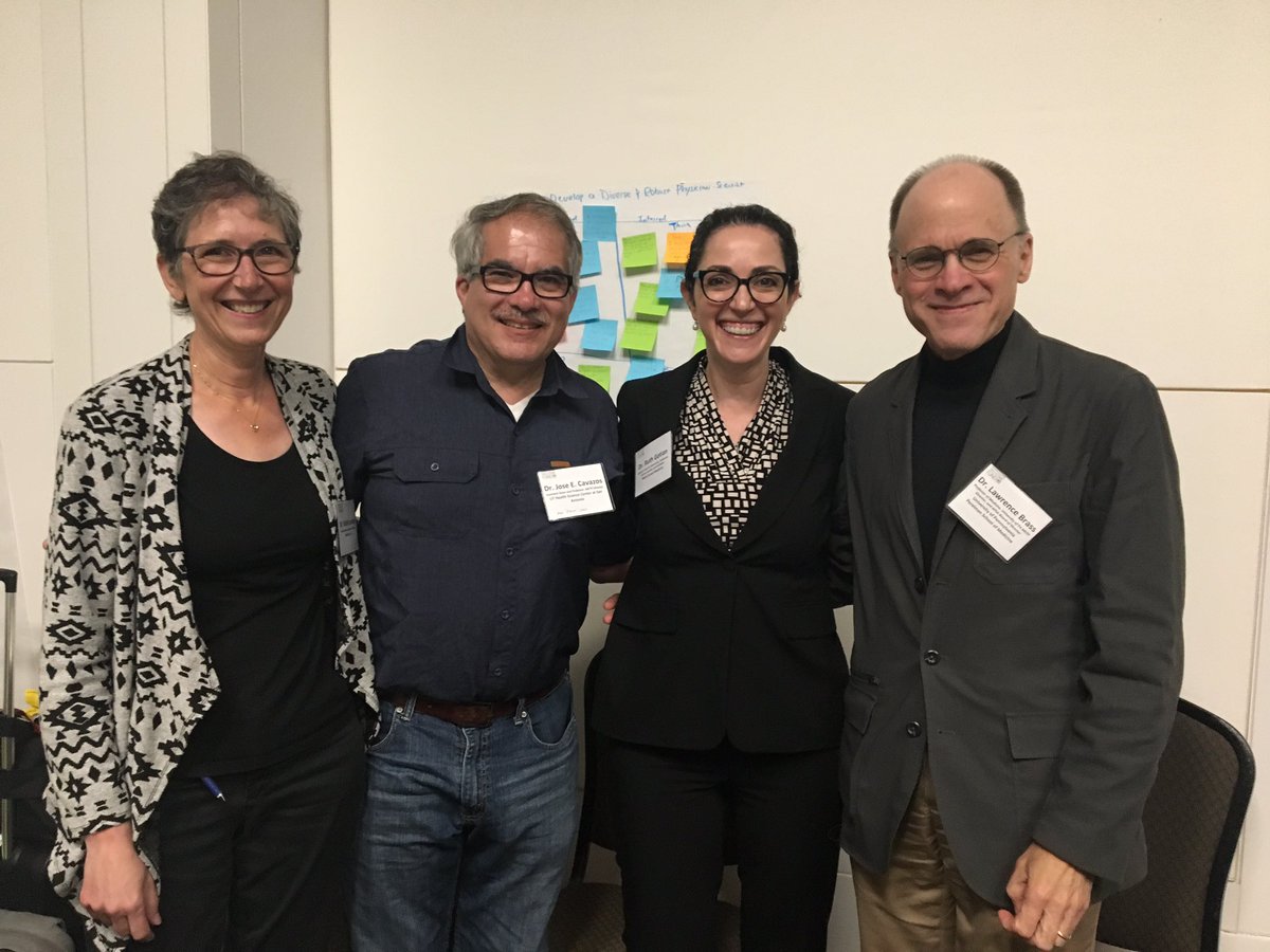 You never know who you’ll run into at #DiverseDoubleDocs Summit. I am THRILLED to reunite w/ these #mdphd program director giants -Drs Robin Loren, @drjosecavazos & Skip Brass.