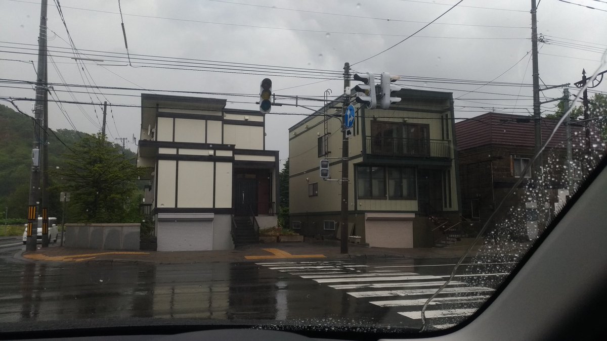 モデルあい子 モデルアイコン公式 札幌市南区石山は現在雷停電してます 信号も停電してます