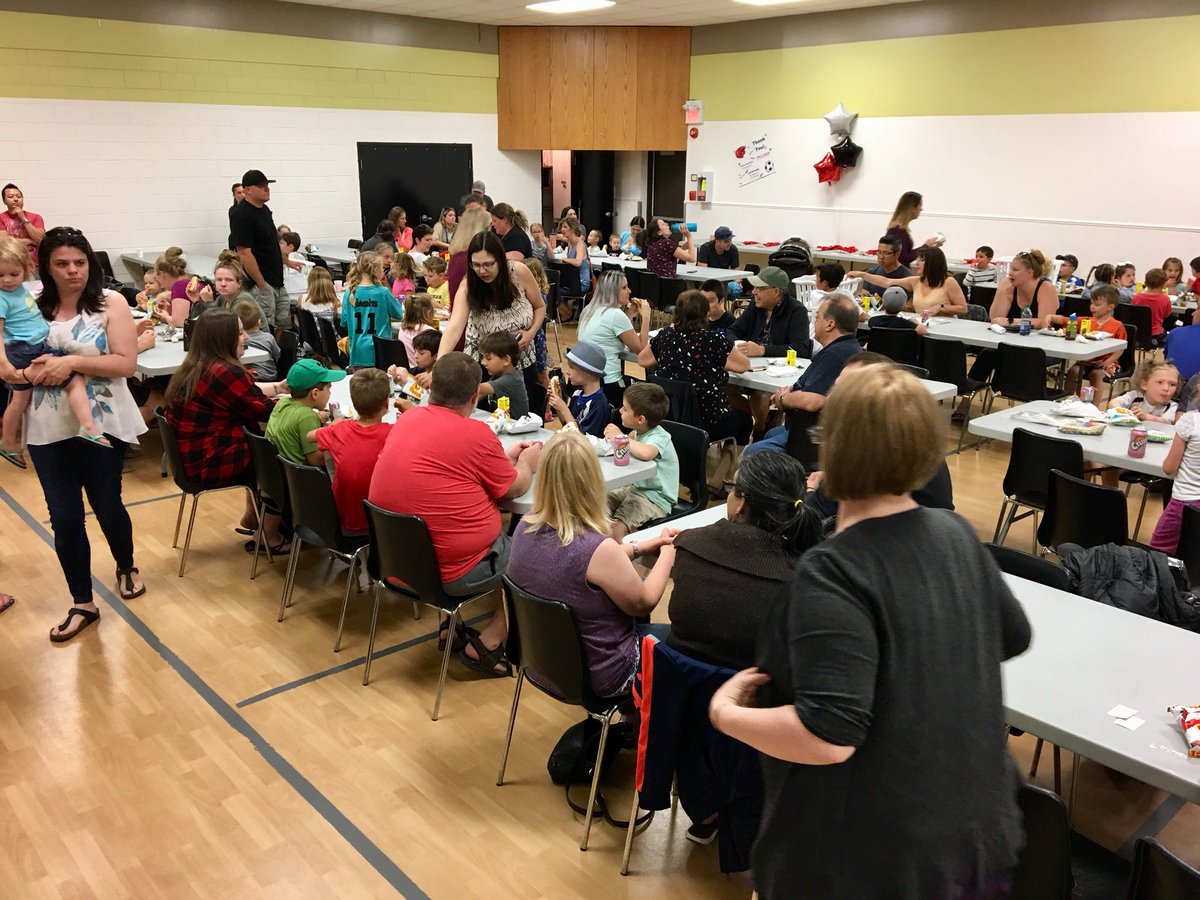 NorthKildonanCC's tweet photo. Feeding the entire squad tonight! Congratulations to all the NKCC Cobras Timbits soccer players on a successful season. A big thank you to @a_micklefield @jbrowaty and @palliserfurn for sponsoring our wind-up party. ⚽️ https://t.co/6M4pVffHaa