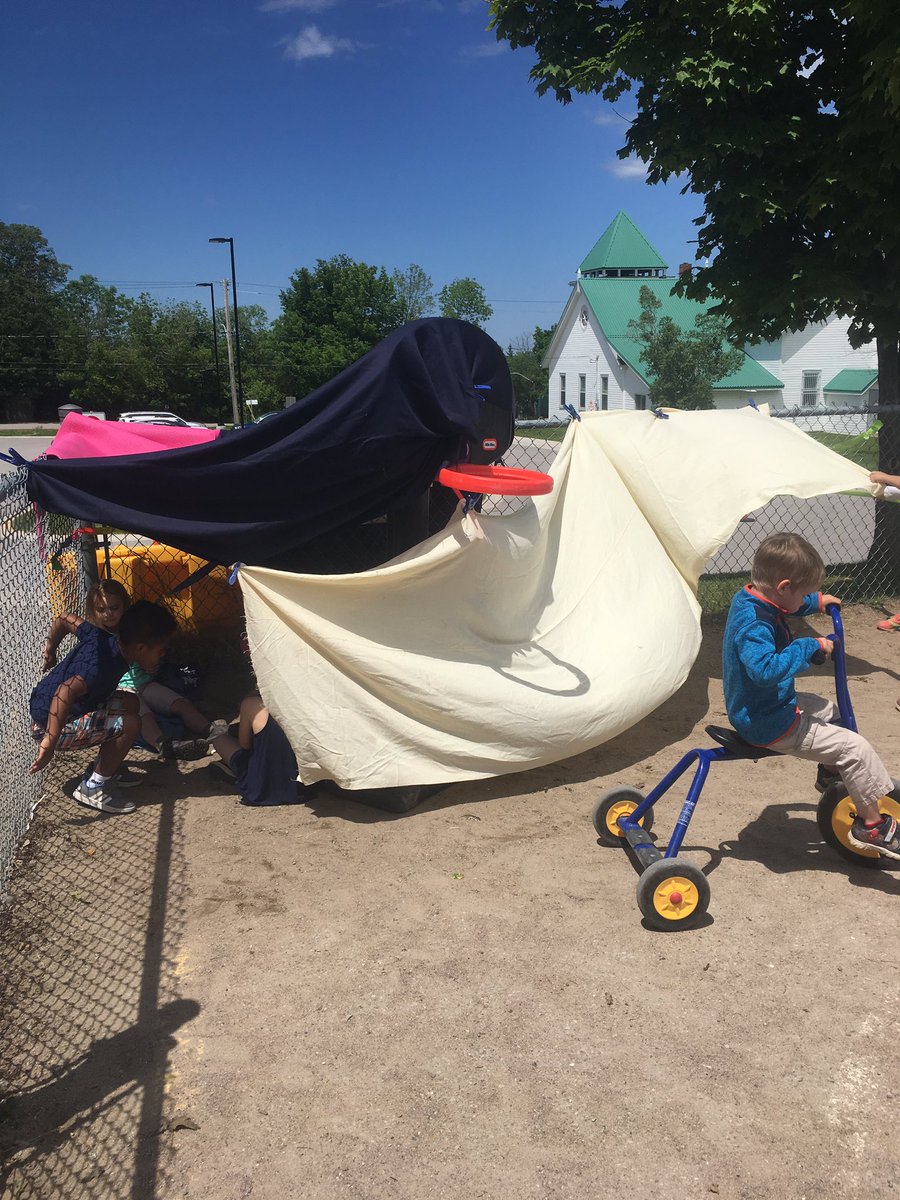 leduc_mrs's tweet photo. Building forts and riding bikes today on outdoor day! @TayShoresPS @ChantalLuff #leducluffkindies https://t.co/YKykEGYr1R