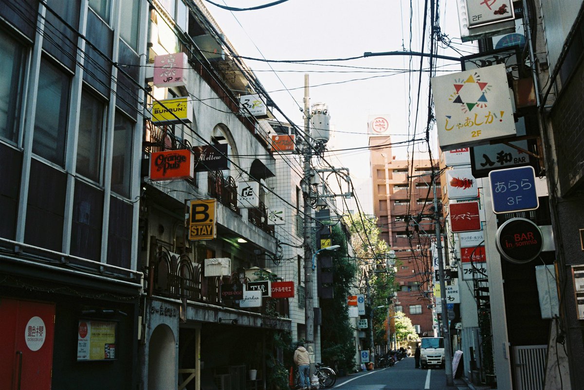 HisaFoto's tweet photo. 「#新宿サイレンス」
.
.
.
#olympusxa #olympus #zuiko #compactfilmcamera #ootd #reco_ig #analogue #filmphoto #everybodyfilm #filmisnotdead #ishootfilm #back2film #everybodyfilm #film_jp #filmcommunity #ishootfilm #フィルム #tokyo #shinjuku #新宿 https://t.co/VCQPRhmc4S