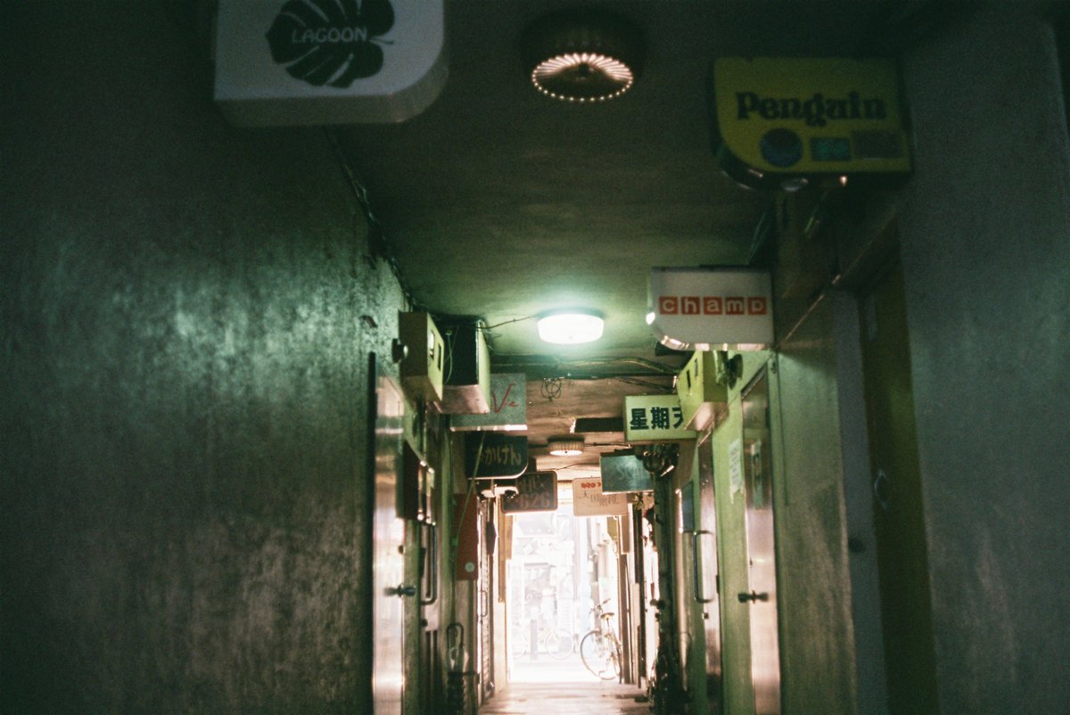 HisaFoto's tweet photo. 「#新宿サイレンス」
.
.
.
#olympusxa #olympus #zuiko #compactfilmcamera #ootd #reco_ig #analogue #filmphoto #everybodyfilm #filmisnotdead #ishootfilm #back2film #everybodyfilm #film_jp #filmcommunity #ishootfilm #フィルム #tokyo #shinjuku #新宿 https://t.co/VCQPRhmc4S