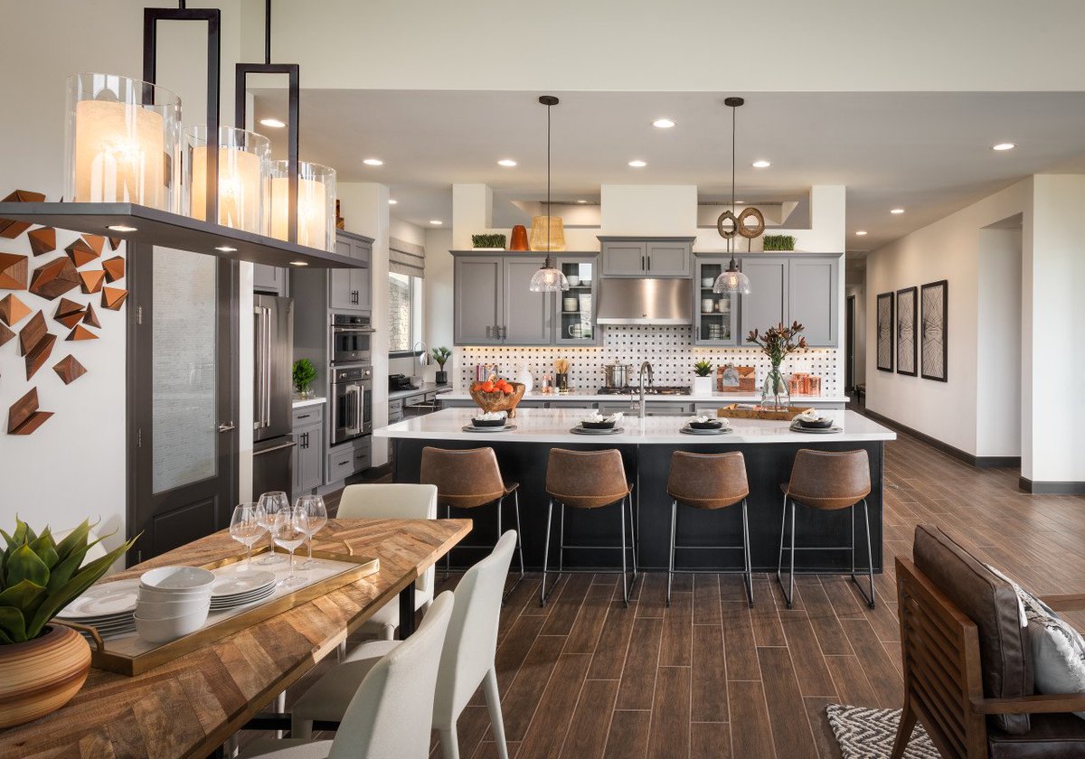 VistanciaAz's tweet image. The NEW David Weekley Homes Eagle Crest neighborhood in Blackstone at #Vistancia is GRAND OPENING for sales and will unveil their model tomorrow, Saturday, 6/22 at 10 AM. Eagle Crest will feature a selection of five golf villa-styled floorplans ranging ... vistancia.com/find-a-home/bu…