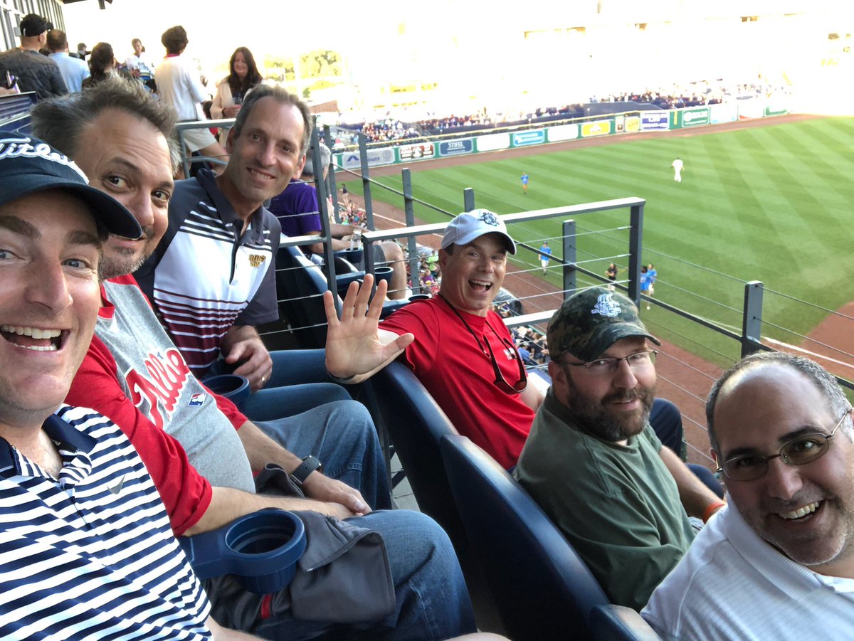 lennbc's tweet image. Happy Birthday Jimmy Love!  The “Knights of #Applebee’s” #trivia team taking its act on the road! #nogoatsnoglory @GoYardGoats @NBCConnecticut #nbcct