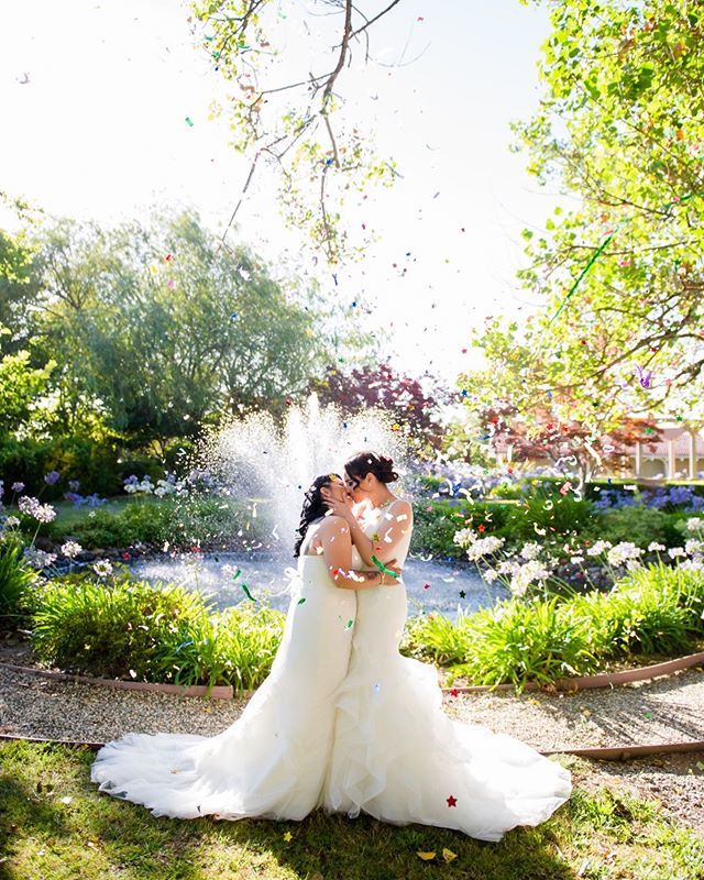 Happy first day of summer! ☀️It seemed only right to have a gorgeous wedding with rainbow confetti everywhere to bring in the warmer months. 🎉😄☀️🌈
.
#ChloeJackmanPhotography #LGBTQ #LGBTQWeddingPhotography #LGBTQWedding #LGBTQWeddingPhotographer #Sum… bit.ly/2FsZyGe