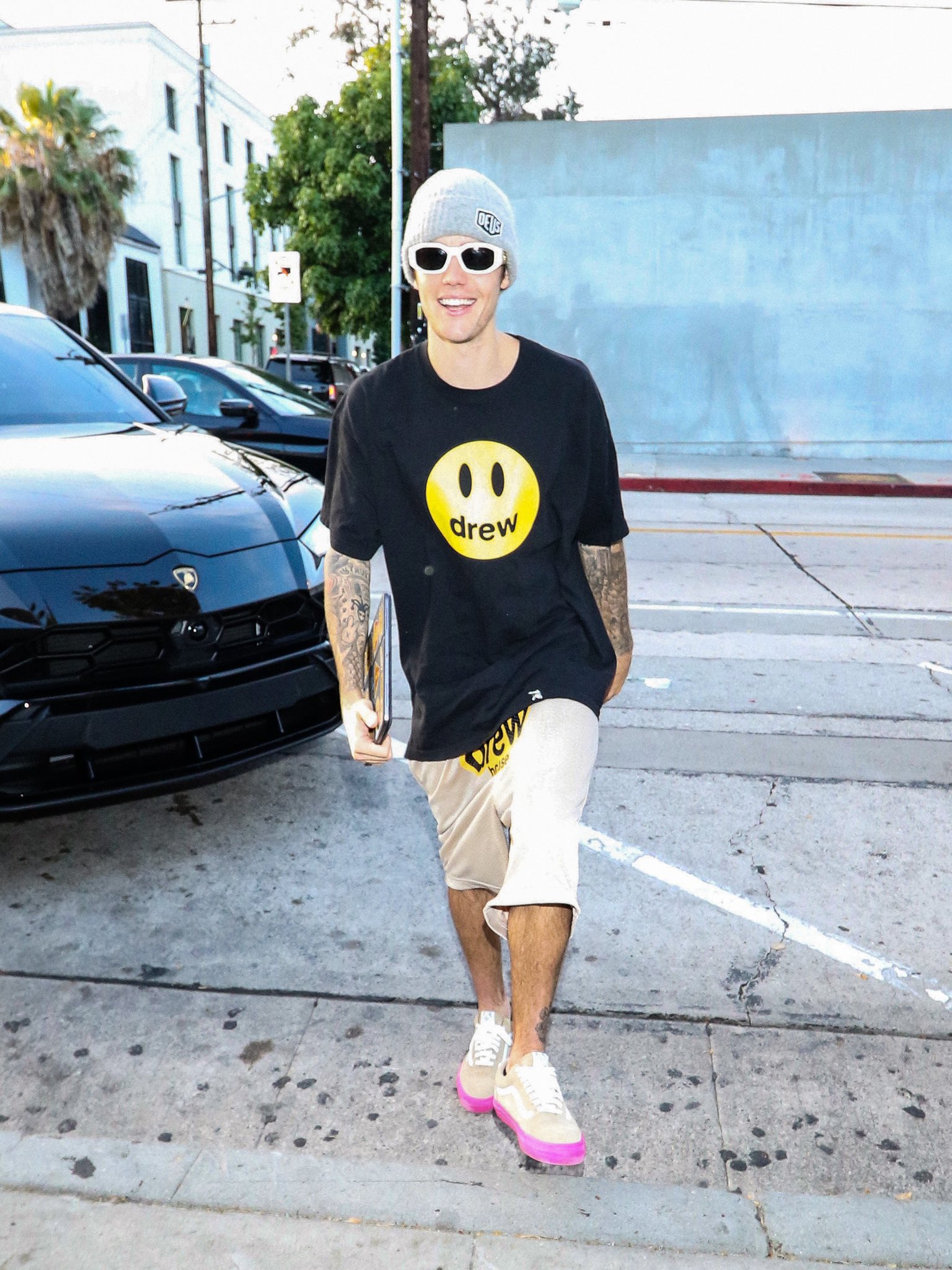 Complex Sneakers on X JustinBieber strolling LA in Golf Wang x Vans Old Skools. gotpap Bauer Griffin https t s3YueeoYYP X