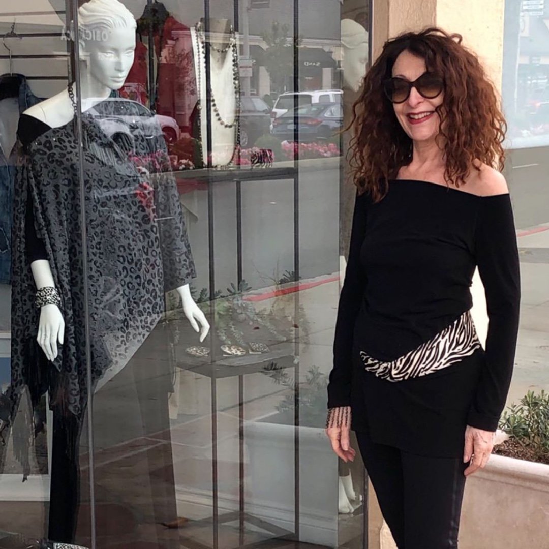 V&amp;G Collective modeled by Sheila Speer, <a href="/alleyonsunset/">sheila</a>.... We are so thrilled! Trunk show today and tomorrow: ow.ly/gcVp50uKbfo

#sunsetplaza #belts #oneofakind #custom #buckles #grateful #trunkshow #alleyonsunset #sheilaspeer #fashionaccessories #vandgcollective