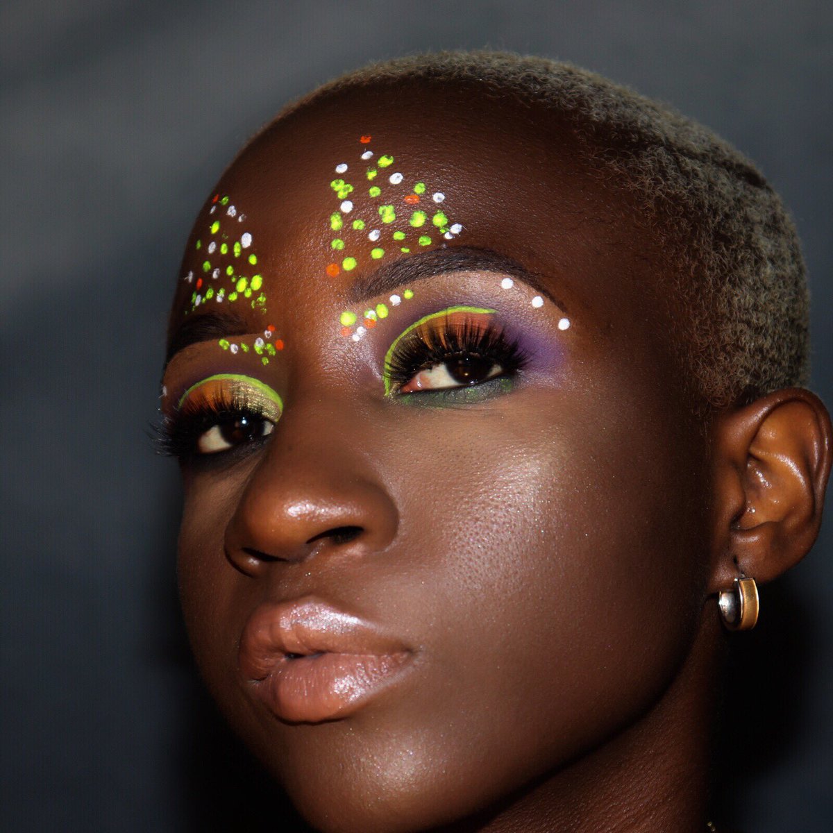 mOmO_mOsO's tweet photo. Neon dots @SuvaBeauty @ABHcosmetics @undiscoveredmua @UrbanDecay @NyxCosmetics @lagirlusa @FlutterLashes1 @MakeupForWOC @bhcosmetics @fentybeauty @artistcouture @BECCAcosmetics @milkmakeup @PIXIBeauty @ColourPopCo @norvina1 @AYELEANDCO #TheLIST #abhprseach #bhprsearch https://t.co/o3ZPETP5Tv