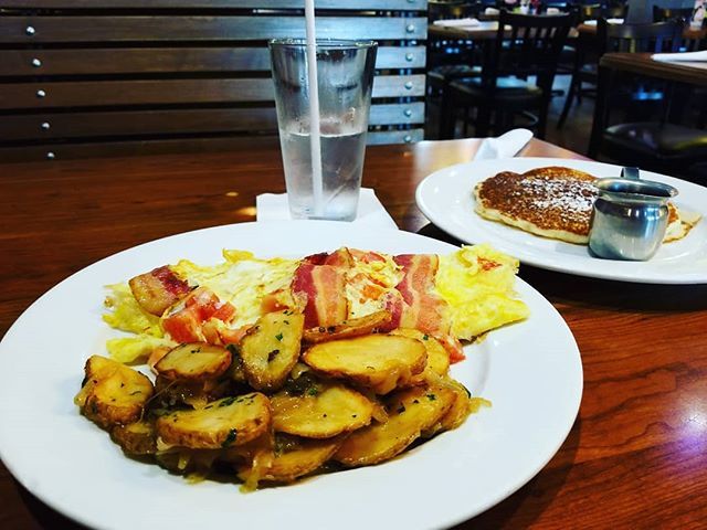 ReNewPsych's tweet photo. I wrote a post on the decadence of a sitdown breakfast and my resistance to "hustling for worthiness" (<-- one of my favorite @brenebrown sayings). *
Follow the link in my bio to my Daring Entrepreneurs website and click on "Musings".
*
I'm also formally… https://t.co/lipuD6Inoy https://t.co/GuClj7aSAq