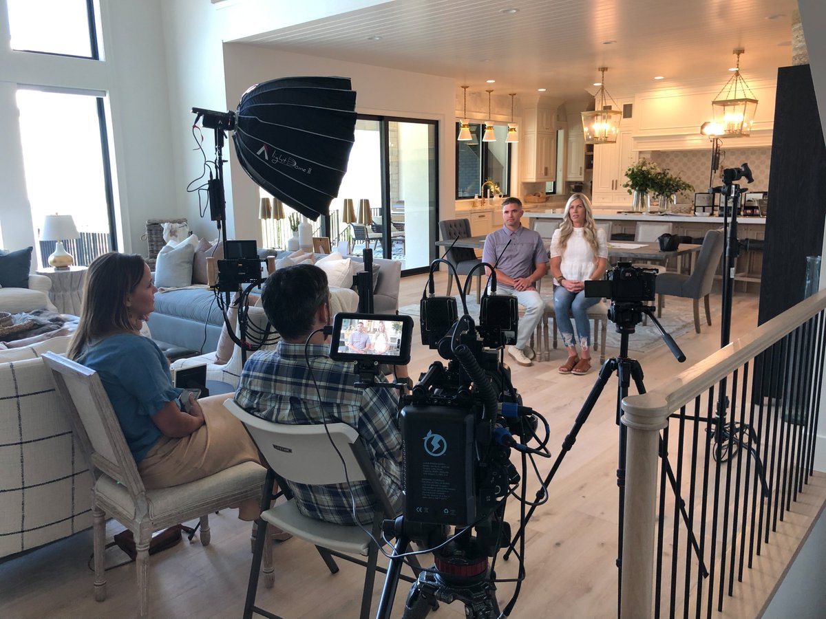 CIRCA3's tweet photo. A quick glimpse from behind the lens. Big thanks to @jaredmedley  for including us on his most recent shoot for @RaykonConst and @FourChairs. You can see their amazing work at the UVParade of Homes until this Saturday. 
#BTS #realestatephotography https://t.co/jr3GqsaAn4