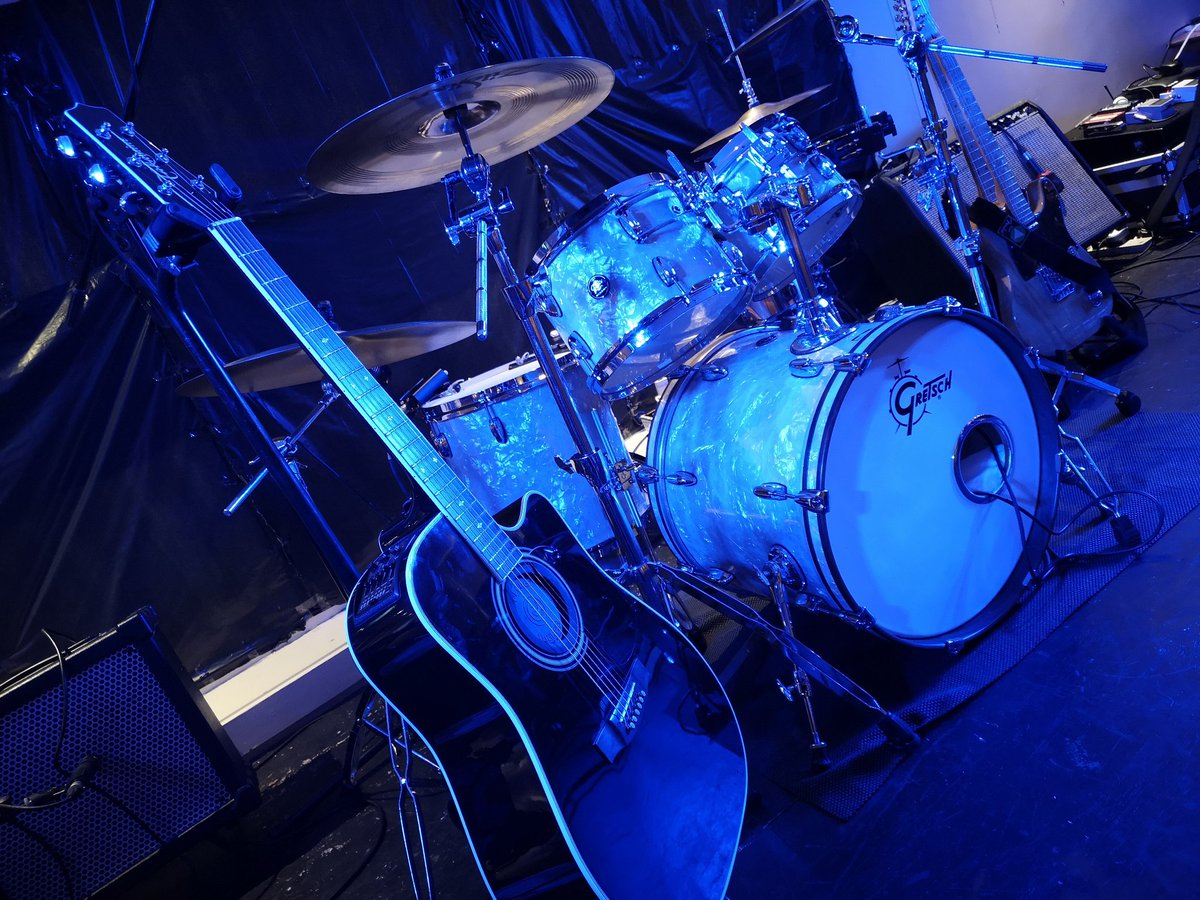 EventPositive's tweet image. Nearly showtime here in #Louisburugh @CashReturnsShow will be kicking off at 10pm - come on down. #JohnnyCash #TributeBand #Mayo