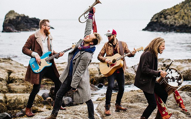 Trinity treedt op tijdens de #openluchtdienst!
Met trots delen we dan eindelijk mee dat zondag aan het einde van de Openluchtdienst een optreden van Trinity gepland staat! Wij zijn hier heel blij mee. Volgende week in Amerika, zondag bij de Openluchtdienst! #10jaar #Voorthuizen