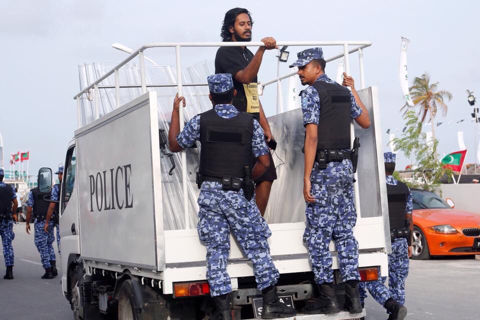 WaddeyAli's tweet photo. 1 year ago
Police interrupts a run organized by @MDPYouth @MickailNaseem @Mrsays_ today.
#photojournalism @Raajje_tv @raajjemv #JazeeraRun #JazeeraRaees #Maldives https://t.co/I6U65J3Acw