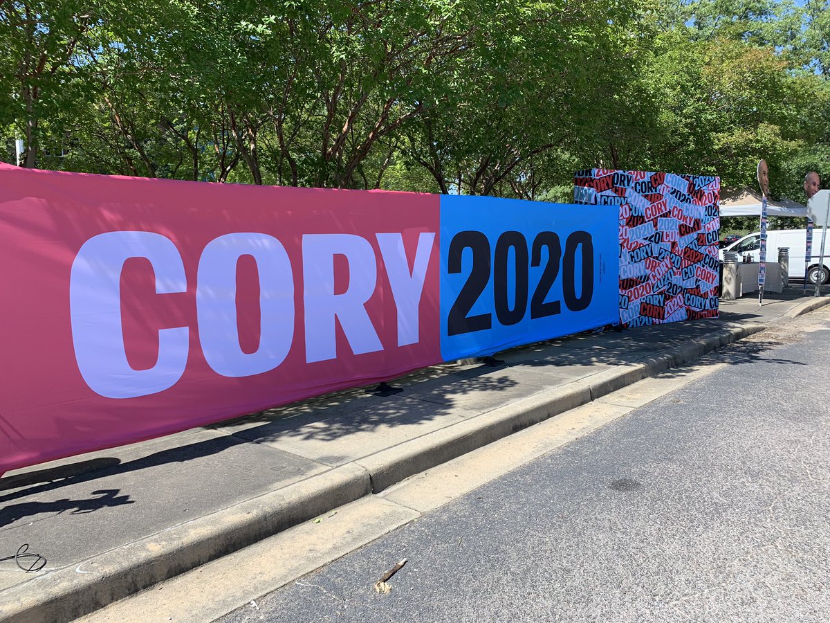 dianedotson22's tweet photo. Let’s go #CoryCrew! Y’all better be ready for these chants #Cory2020 @CoryBooker https://t.co/Ob8P0h32qo