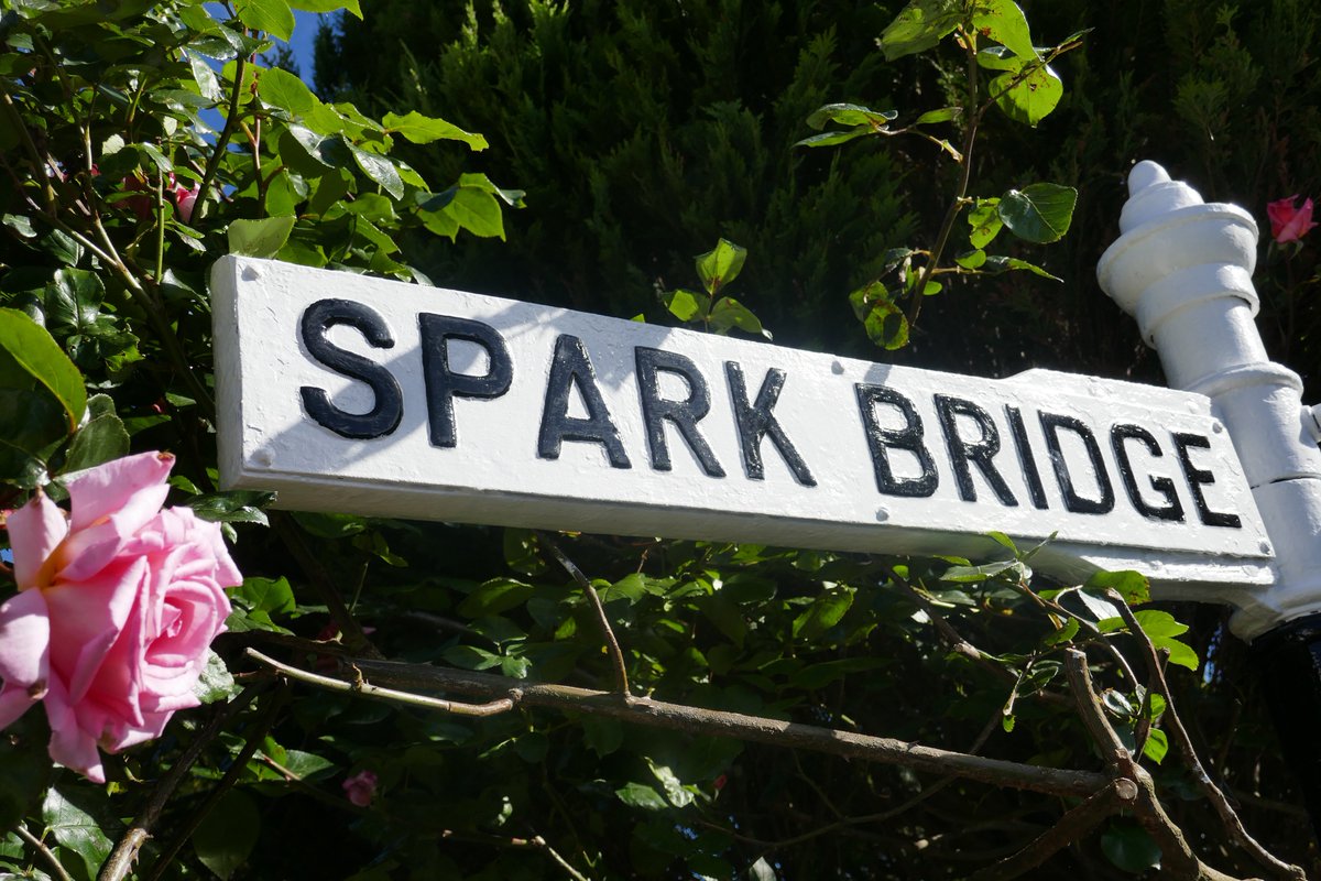 TheLengthsman's tweet image. Over the moon to have finished the #Victorian #Signpost at #SparkBridge today ~ made in #Preston 100 years ago, this is part of our #StreetHeritage and now preserved for another 10 years at least !