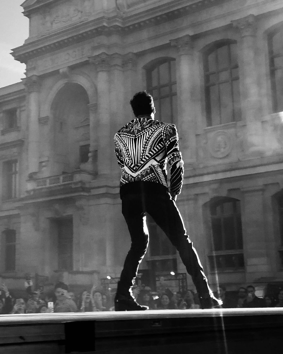 DCriss_News's tweet photo. PHOTOS | "TEENAGE DREAM🎸
#donteverlookback #darrencriss #olivierrousteing #balmainarmy #balmainfestival #balmainxred #pfw #balmain" https://t.co/nCCsEKVrWU https://t.co/gLGtwGIPOL