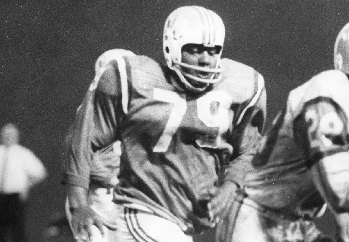 We've got Jim Lee Hunt days left until the  #Patriots opener!A 16th round pick in 1960, Hunt played 10 years with the Pats. He was a 4x AFL All-Star & holds the AFL record for most career fumble recoveries (8)He's a member of the Pats HOF, & his number is retired by the team