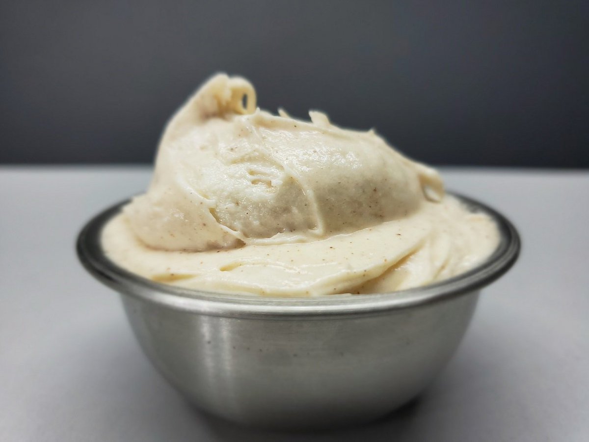 BeWickedHandy's tweet image. A rich cream cheese flavor with the spice of cinnamon &amp;amp; nutmeg, this frosting only takes minutes to come together but people will think it took you hours to come up with this flavorful concoction of deliciousness! Check it out: wickedhandy.net/spiced-cream-c… #recipe #baking #bakingvideo