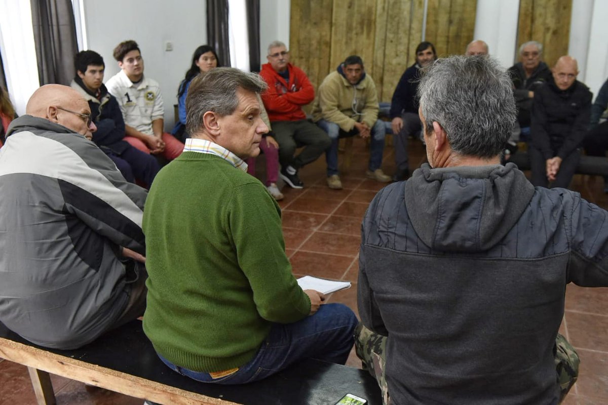 GustavoPulti's tweet photo. Nos reunimos en el barrio Libertad con vecinos que necesitan volver a ser escuchados, con ganas de participar y de cambiar las cosas. #DialogoMDP https://t.co/4NxI5qq6wZ