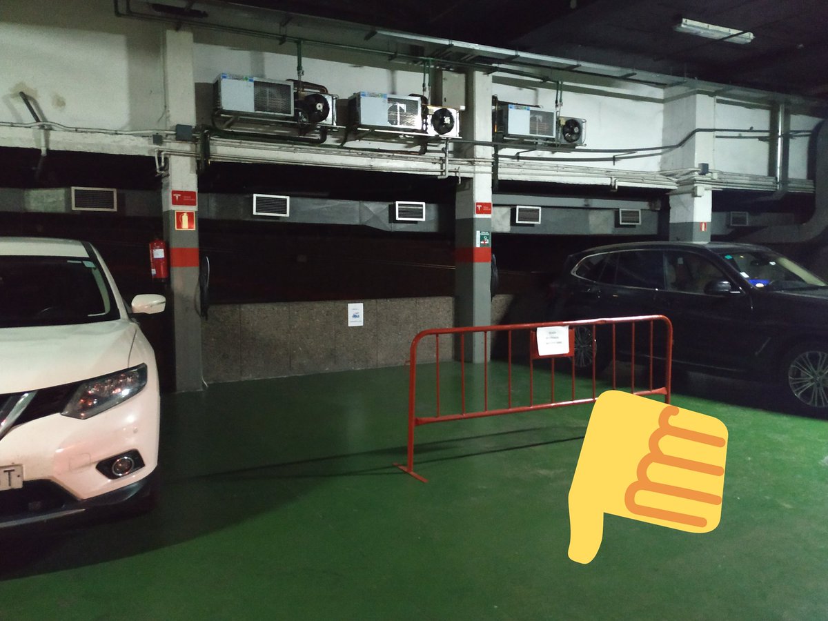 Electric Challenge (@elechallenge) on Twitter photo Sí, vale, tendría que haber avisado al <a href="/palafoxhoteles/">Palafox Hoteles</a> de #Zaragoza de que llevo un coche eléctrico y que necesitaría recargar, pero que las plazas con punto de recarga estén ocupadas por coches diésel y que éstos tengan preferencia, da que pensar. Mañana toca buscarse la vida 🥴 Sí, vale, tendría que haber avisado al <a href="/palafoxhoteles/">Palafox Hoteles</a> de #Zaragoza de que llevo un coche eléctrico y que necesitaría recargar, pero que las plazas con punto de recarga estén ocupadas por coches diésel y que éstos tengan preferencia, da que pensar. Mañana toca buscarse la vida 🥴