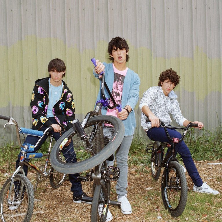 jonasbrothers's tweet photo. #FirstDayOfSummer vibes... but also an amazing #flashbackfriday 😂☀️🚴🏻‍♂️ https://t.co/0B7ZkvXK1y