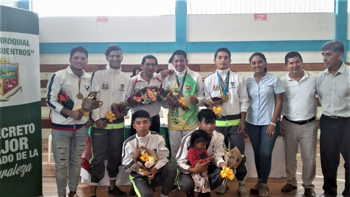 GEncuentros's tweet photo. #LosEncuentros| Kelly Montaño Rivera, presidenta del Gad Parroquial Los Encuentros, asistió al evento de homenaje realizado a los grandes deportistas de la parroquia en la disciplina de boxeo, y se comprometió a seguir impulsando esta actividad deportiva. https://t.co/9S4kjQeE12