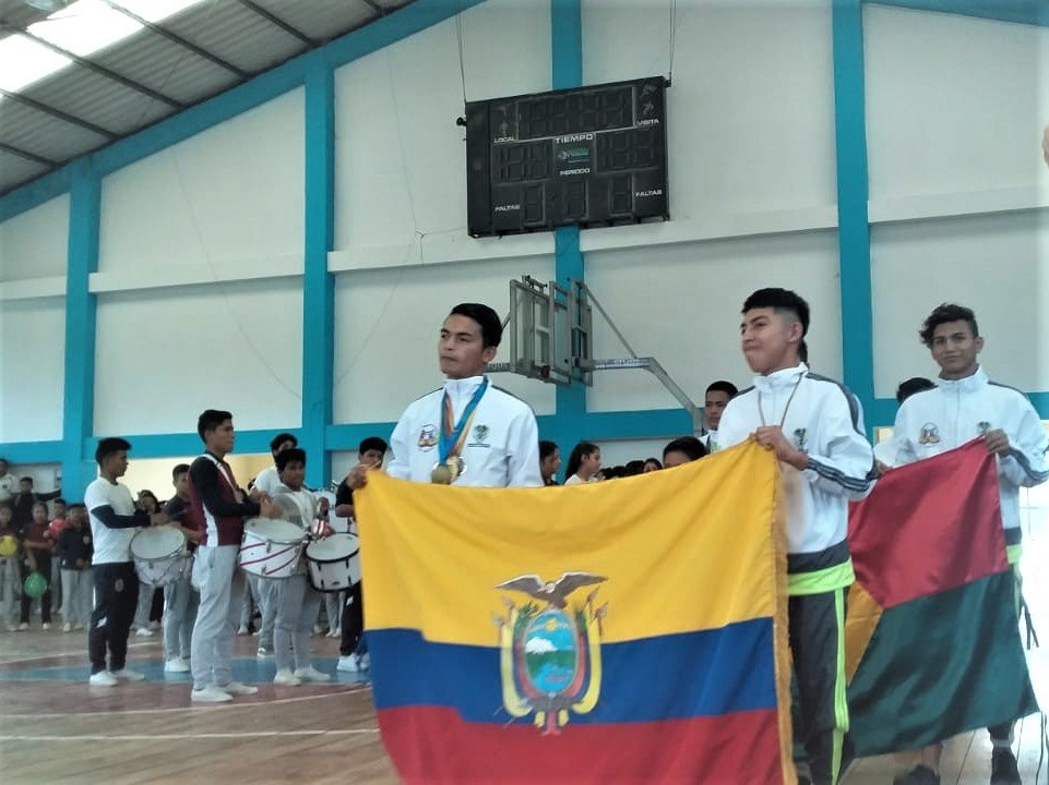 GEncuentros's tweet photo. #LosEncuentros| Kelly Montaño Rivera, presidenta del Gad Parroquial Los Encuentros, asistió al evento de homenaje realizado a los grandes deportistas de la parroquia en la disciplina de boxeo, y se comprometió a seguir impulsando esta actividad deportiva. https://t.co/9S4kjQeE12