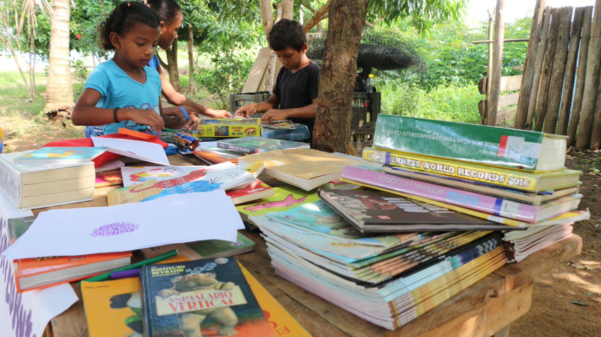 mincultura's tweet photo. .@mincultura, la @BibliotecaNalCo y @Fundalecturaco abren convocatoria para actualizar las colecciones de las 1.523 bibliotecas públicas del país, adscritas a la Red Nacional de Bibliotecas Públicas. 

Conoce los detalles: 

⬇⬇⬇
https://t.co/rEREjuGKOL https://t.co/X8G5Zzw4Mq