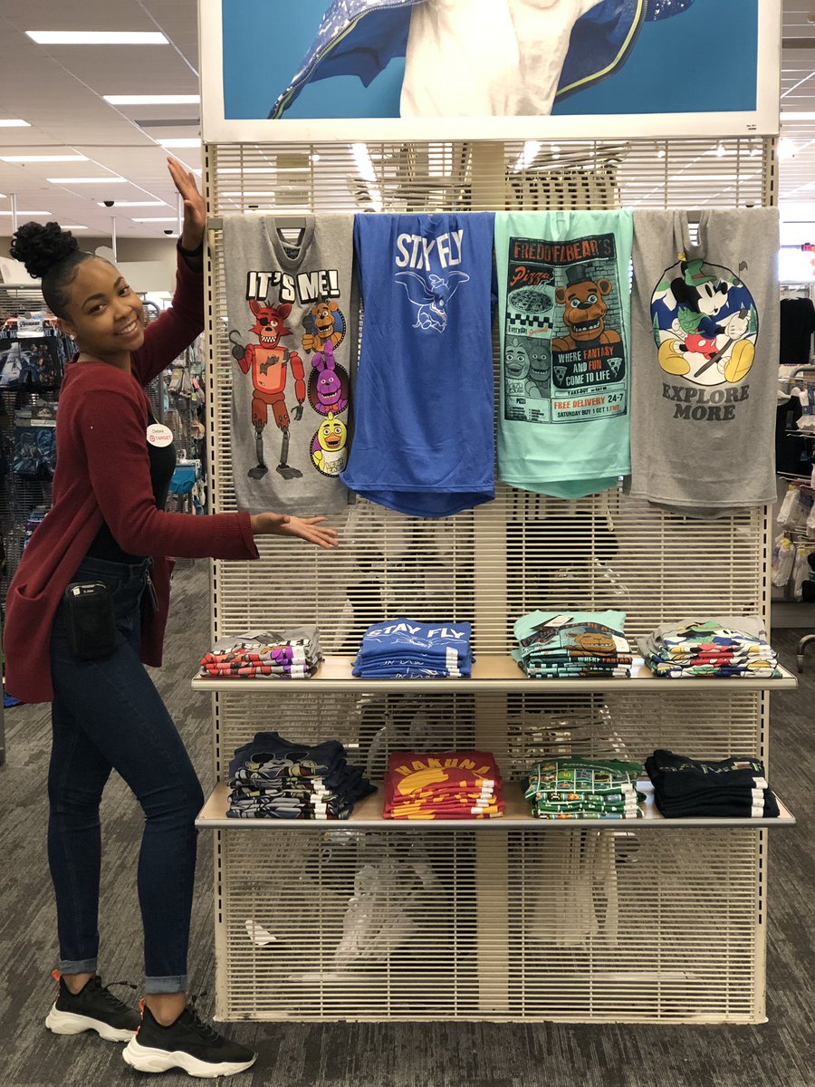 Awesome way to fill an empty end-cap.  Way to go Chelsea! #T1004VM <a href="/ChelseaEaves6/">ChelseaEaves VM</a> @Thomas_1004_VML