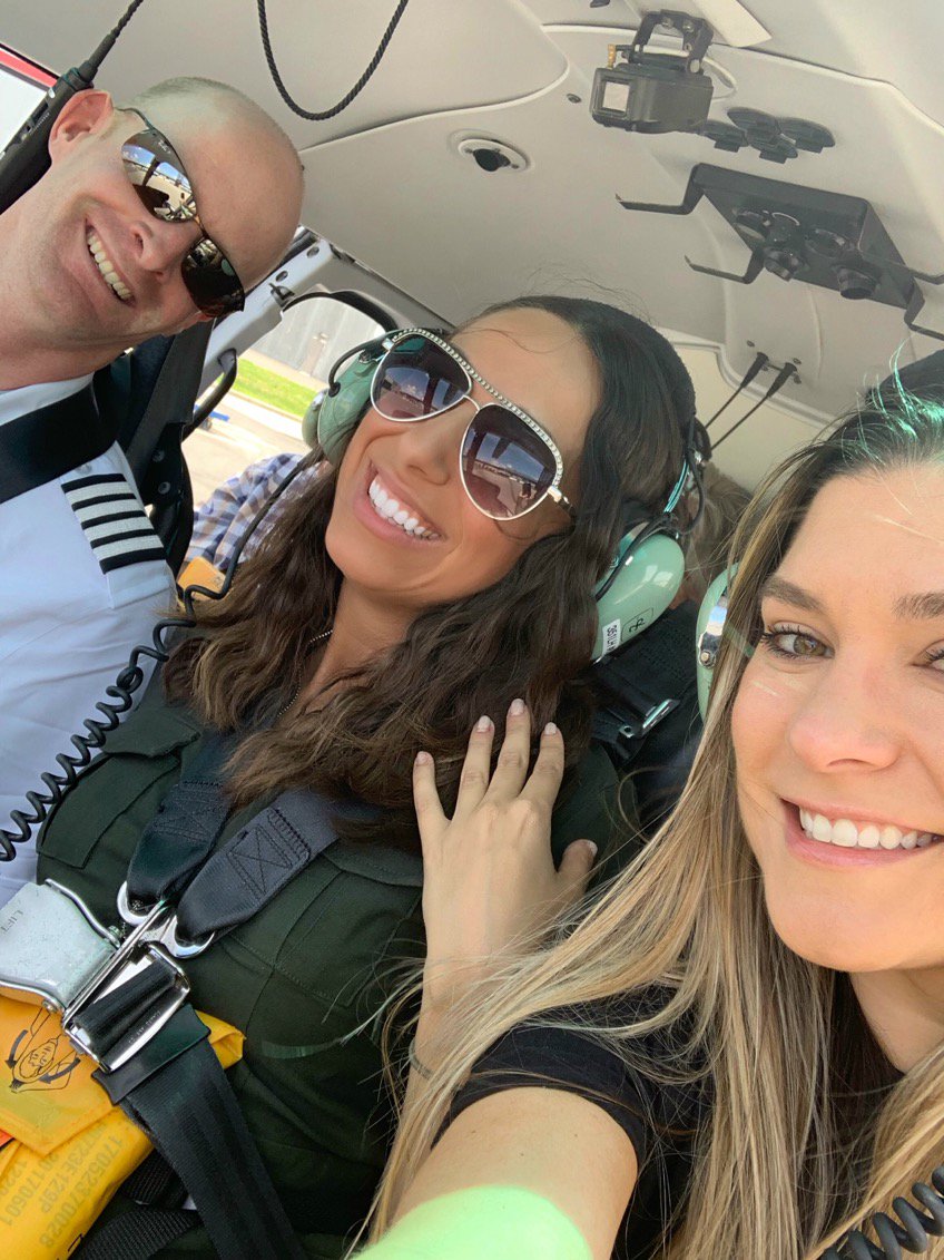 LibertyHelicop's tweet photo. It's #NationalSelfieDay! We're all about the in-air selfies. Share yours with us if you have one, and if not - let's make it happen! #flyliberty #nyctours #helicoptertours #selfie https://t.co/x2mQ6T2B4M