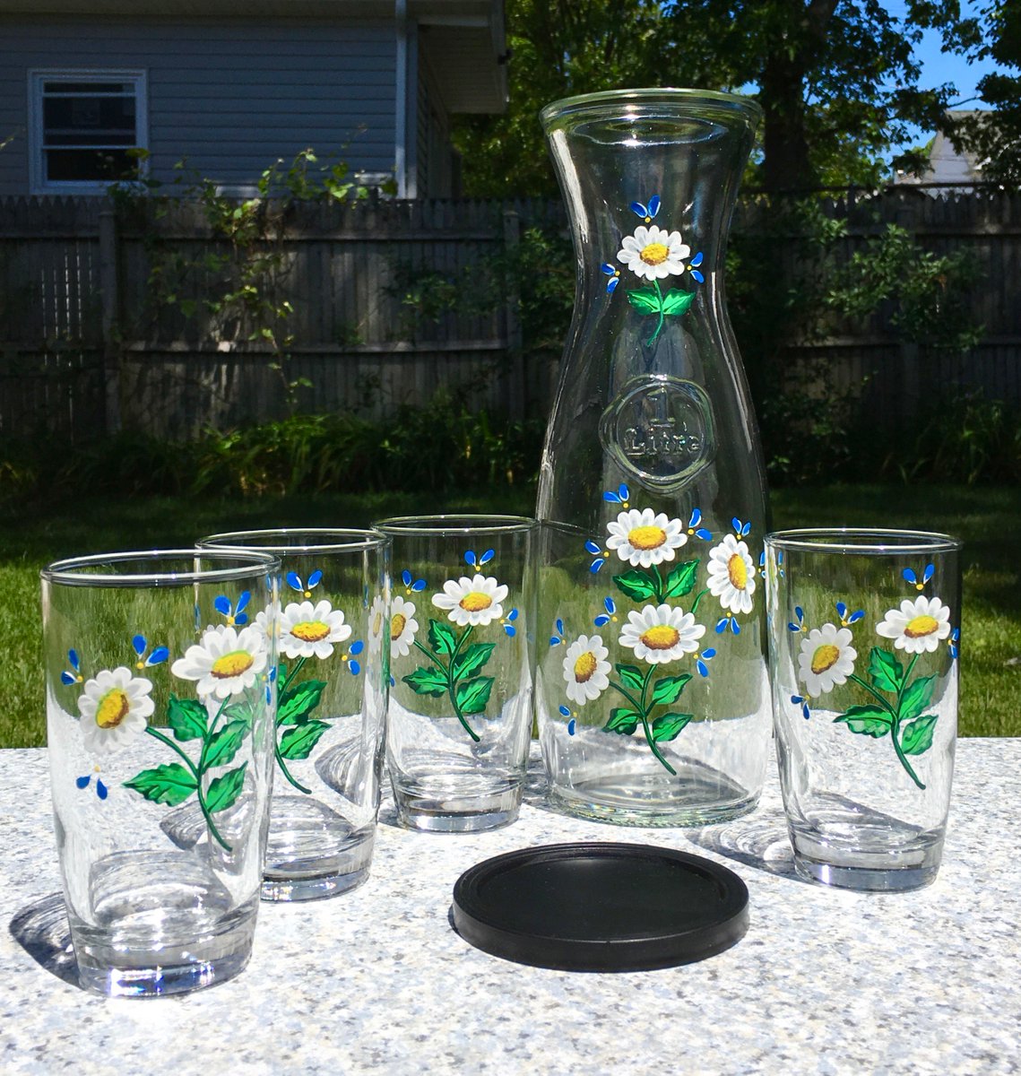 ipaintitpretty's tweet photo. Carafe and matching glasses https://t.co/IVlezJY7YA #carafeandglasses #carafewithdaisies #glasseswithdaisies #carafeandglassesdrinkware #bridalshowergift #giftsforher #brunchset #weddinggift #paintedglasses https://t.co/3L7ws3tk3V