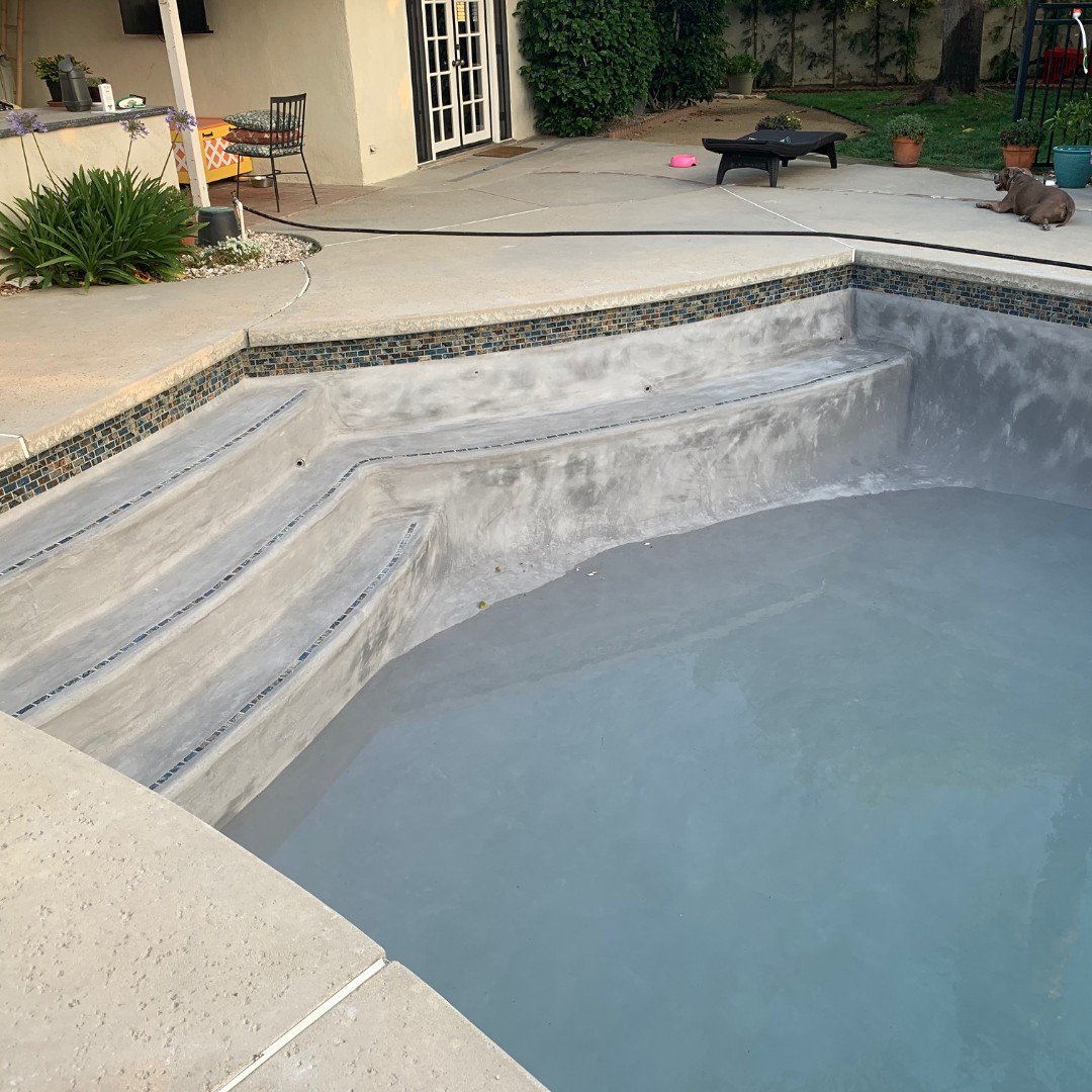 HenryonPopArt's tweet image. Swimming Pool resurfacing and new tile - DONE.  Plaster drying and pool filling. #pool #swimmingpool #replaster  #losangeles #henryonpopart #swimming #summerfun #plaster