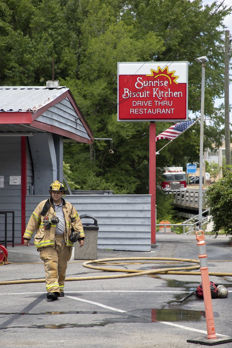 ChapelHillFD's tweet photo. GALLERY: Here's a look at some of the response, though after the fire was out, by #TheCHFD at @SunriseBiscuits. We're thankful more damage wasn't done, and hopeful the iconic restaurant can restore and recover quickly! 🤞🙏
VIEW MORE: https://t.co/qxe4nxO6Ia https://t.co/zvHVy0f3FT