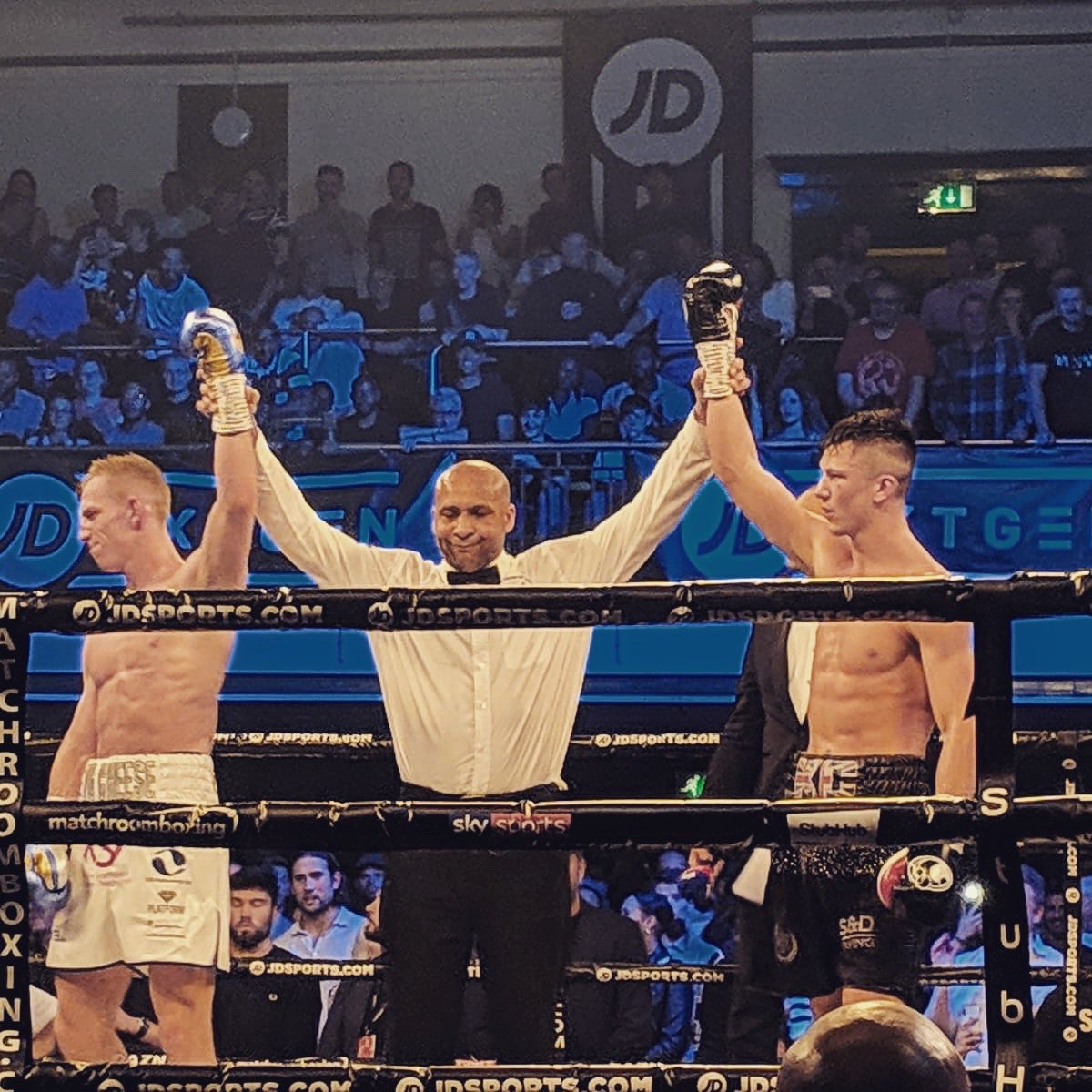 ProBoxingFans's tweet photo. No one looks thrilled by the result ! #CheesemanConway https://t.co/F0nsp9106n