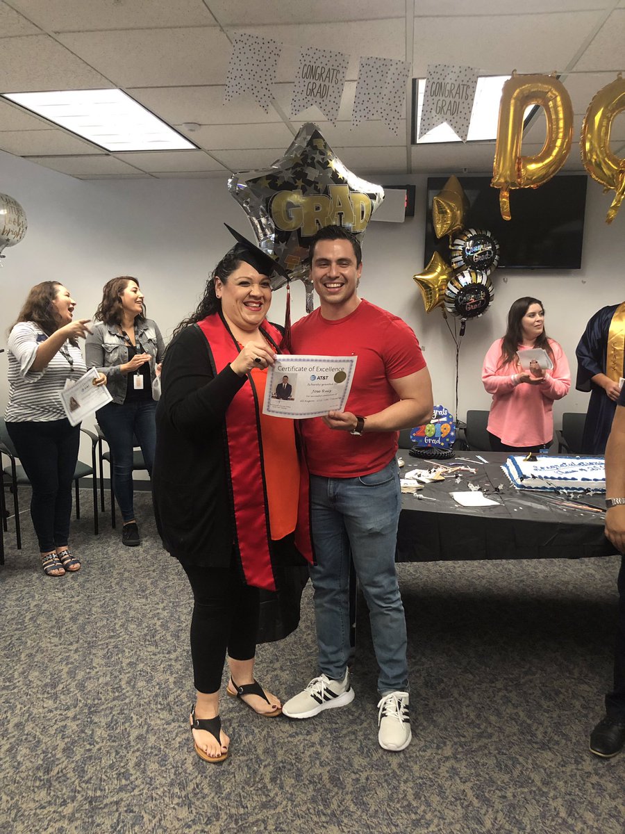 Sd2Retention's tweet photo. Congrats to class of 2019 @anthonyetuggle @Rickeddy21 @LoWells111 #2019grads #itstartswithus #IntegrityWeek #salesdriven #readytogo https://t.co/6OBoiHhPv6
