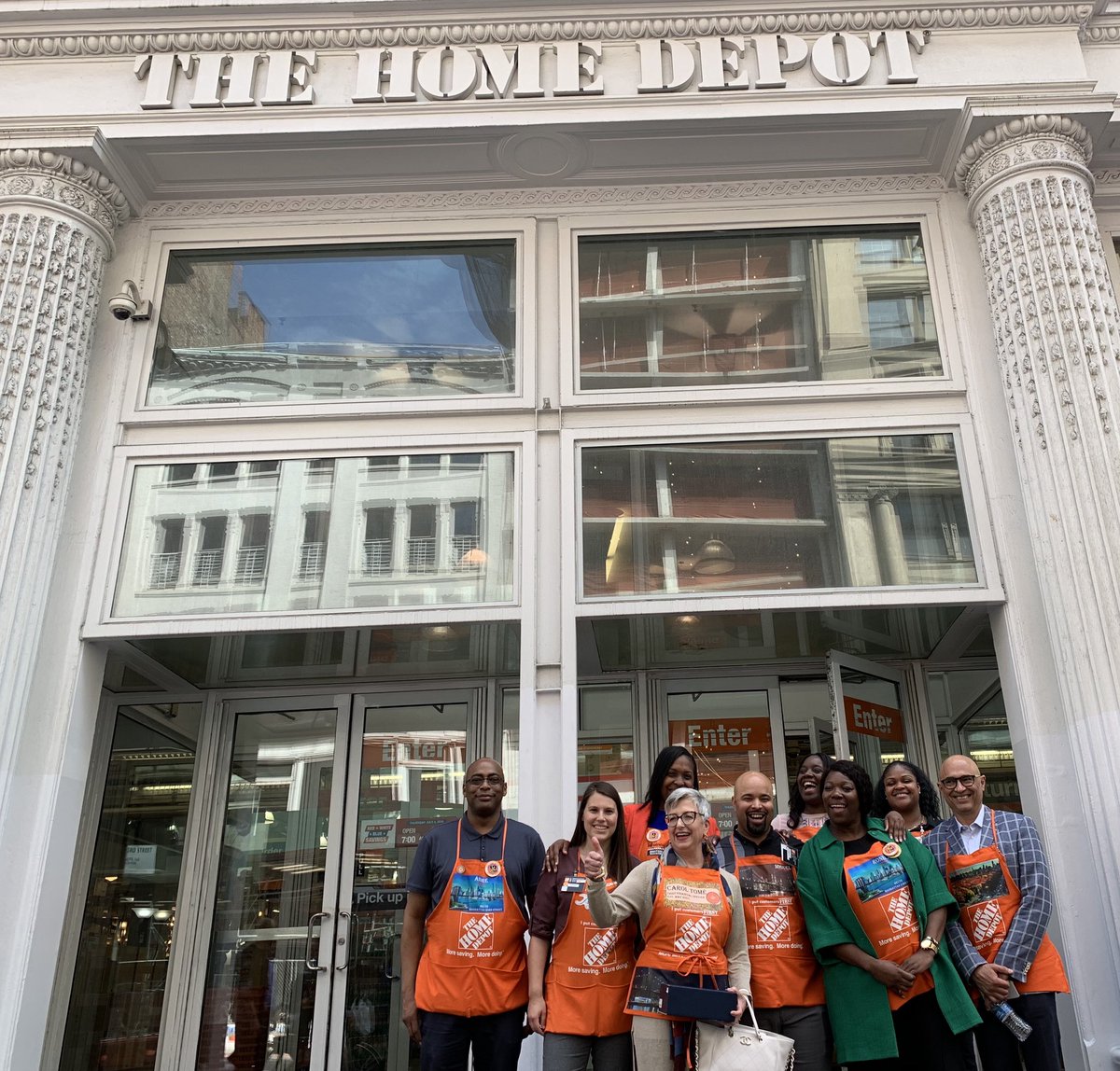 What an honor to have @caroltome2 visit my store today! Great job to @joaaa_abel and Noel on the #ExecutiveAwards. #Manhattan #D293 #6175 #swag <a href="/CFO/">CFO</a> <a href="/thehomedepot/">The Home Depot</a>