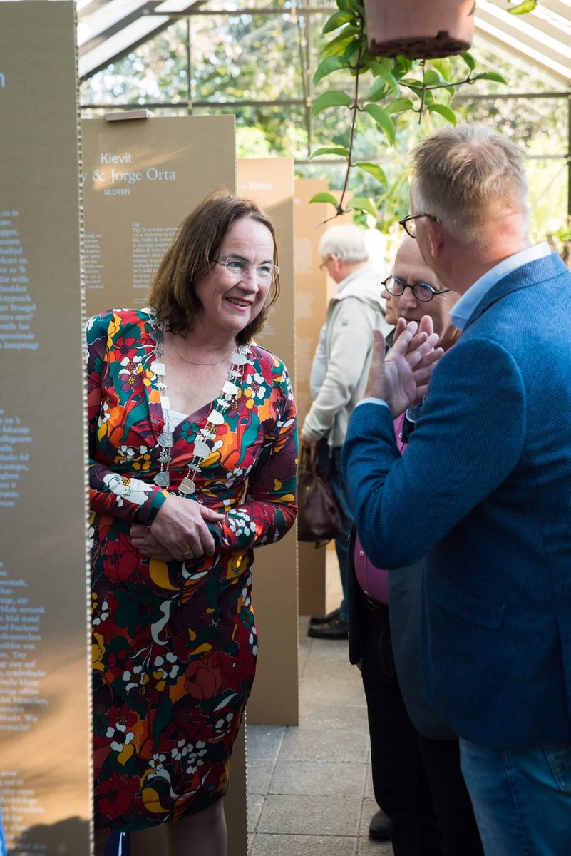 Tijdens de opening van het Kunstweekend vanavond werd niet alleen het Kunstweekend geopend door Burgemeester van Selm maar ook de expositie van de 11 fountains. Benieuwd naar deze expositie? Zaterdag en zondag kun je hem bekijken in revalidatiecentrum Lyndensteyn.