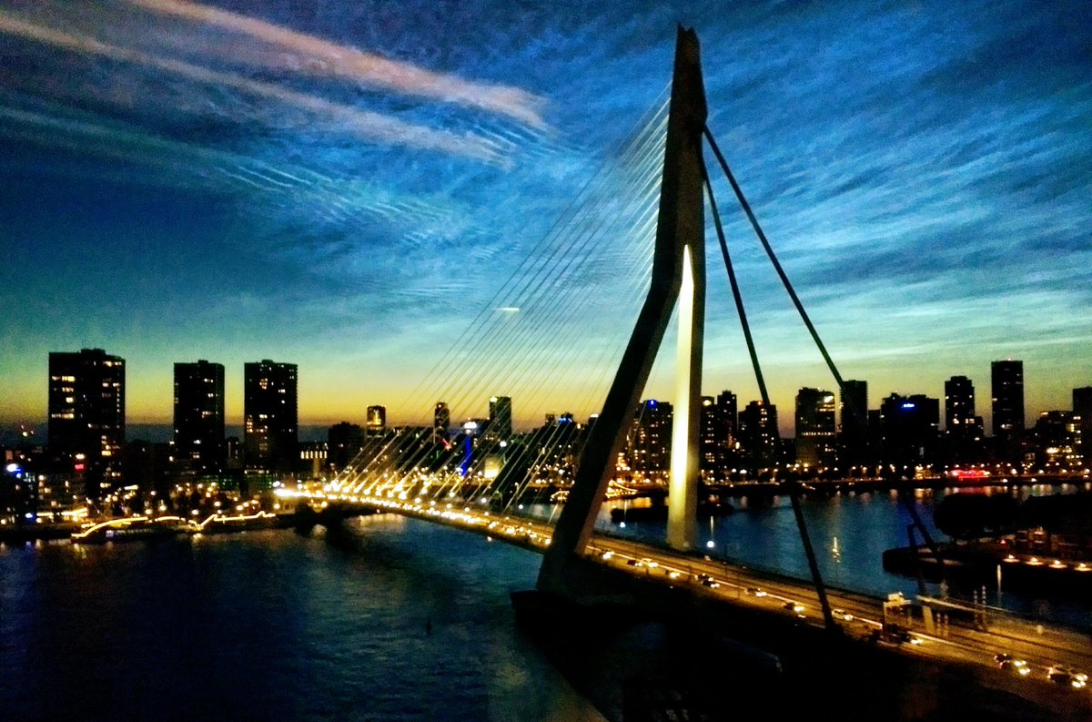 HooikammerJoke's tweet photo. Rotterdam by night. Uitzicht vanuit onze hotelkamer.☺️. #nhowhotel #geweldiguitzicht #genieten https://t.co/4YUDN2sqT3
