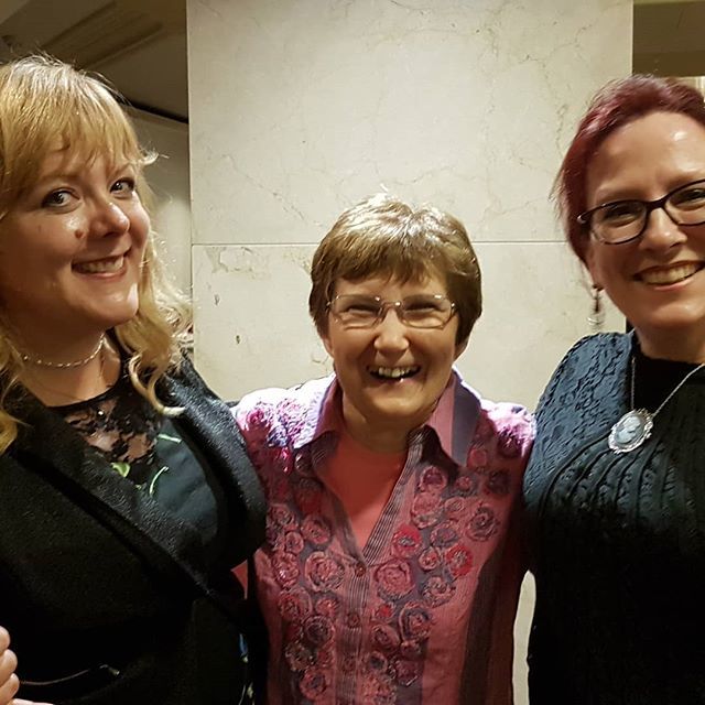 I met the funny @wendyhjones and the intriguing @akashalin, both who were also presenting this afternoon at the Dublin Writers' Conference 😃

#DWC2019 #writerslife #writinglife #writerscommunity #writingcommunity #writersofinstagram #authorsofinstagr… bit.ly/2Rspg2l