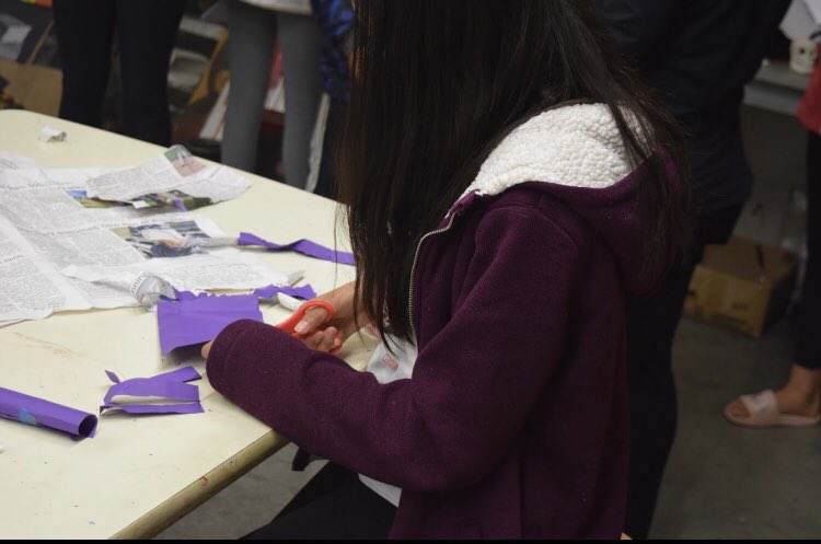 R_CrusaderNews's tweet photo. @SummerARHS is underway on campus. The art class got creative during class and the science course did an “egg drop” experiment! @RiordanHS https://t.co/txW1n13eMn